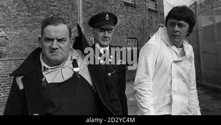 HABITUAL PRISONER NORMAN STANLEY FLETCHER (ALIAS RONNIE BARKER) IS DOING PORRIDGE AGAIN FOR THE FEATURE FILM VERSION OF THE TV SERIES PORRIDGE, ON LOCATION AT CHELMSFORD PRISON YESTERDAY. Stock Photo