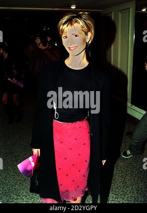 PA NEWS PHOTO 31/3/98  TV PRESENTER JULIA CARLING AT THE GROSVENOR HOUSE HOTEL, LONDON FOR THE FEMALE ARTISTS AWARDS Stock Photo