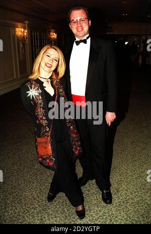 PA NEWS PHOTO 31/3/98  TV PRESENTER AND SINGER TOYAH WILCOX WITH HUSBAND ANTHONY AT THE GROSVENOR HOUSE HOTEL, LONDON FOR THE FEMALE ARTISTS AWARDS Stock Photo