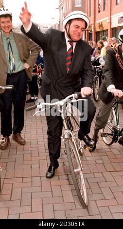 Deputy Prime Minister John Prescott rides his bike through Hull, where he opened the White Rose Cycle Route, which runs from his home town to Middlesbrough, via York. Stock Photo