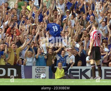Chelsea's Tore Andre Flo celebrates after scoring a goal during the FA Premiership clash against Sunderland at Stamford Bridge. Stock Photo