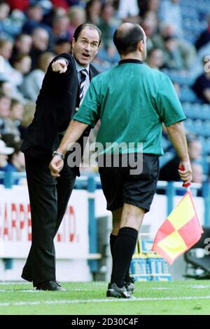 This picture can only be used within the context of an editorial feature. Tottenham Hotspur manager George Graham (L) complains to the assistant referee, during his team's FA Premiership football match against Sheffield Wednesday at Hillsborough.  * 16/3/01: Graham has parted company with the north London club. Stock Photo