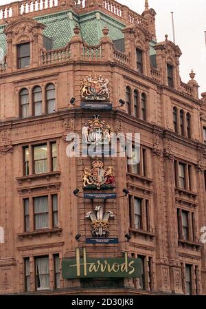 Royal warrant hi-res stock photography and images - Alamy