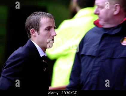 This picture can only be used within the context of an editorial feature. Leeds United footballer Lee Bowyer arrives at Sunderland's Stadium of Light before their Premiership football match against Sunderland. Stock Photo