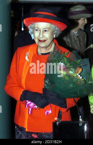 The Queen at the opening of the new premises of the Royal Academy of Dramatic Art in London. During the visit, the Queen, accompanied by Lord Attenborough, met students and celebrities linked to the academy.  Stock Photo