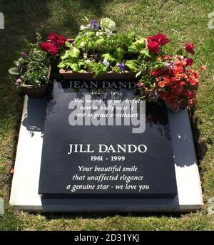 The grave of Jill Dando, in Ebdon Road Crematorium and Cemetery at Worle, Weston-Super-Mare. An Old Bailey jury  found Barry George, 41, unemployed from  south west London, guilty of murdering Miss Dando on April 26 1999.    *The TV presenter was shot through the head in the doorway of her home in Gowan Avenue, Fulham.  PA photo: Barry Batchelor. Stock Photo