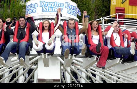 Pop group Hear'Say (from left) Johnny Shentall, Suzanne Shaw, Danny Foster, Myleene Klass and Noel Sullivan enjoy the new ride 'Maelstrom'  during their visit to Drayton Manor Park, Tamworth. Stock Photo