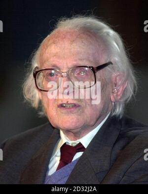 Michael Foot paying tribute to Baroness Barbara Castle of Blackburn at a memorial meeting at Methodist Central Hall in London. The former Labour Cabinet minister and legendary firebrand died in May at the age of 91. Stock Photo