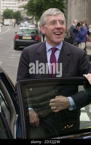 The Foreign Secretary Jack Straw leaving Methodist Central Hall, London, after a memorial meeting for Baroness Barbara Castle of Blackburn. The former Labour Cabinet minister and legendary firebrand died in May at the age of 91. Stock Photo