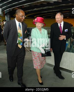 London's Mayor Ken Livingstone (right) and Chair of the London Assembly Trevor Phillips, walks with Britain's Queen Elizabeth II during her visit to open City Hall, which houses the London Assembly, on the south bank of the Thames, close to Tower Bridge.   *The stunning building, designed by Foster and Partners, and constructed by Arup & Partners, has an assembly chamber, committee rooms and public facilities, together with offices for the Mayor, London Assembly Members and staff of the Greater London Authority. It provides 185,000 sq ft (gross) of space onten levels that can accommodate 440 s Stock Photo