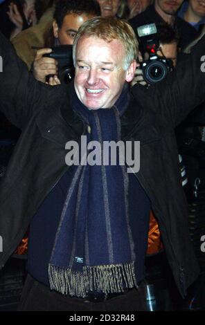 TV presenter Les Dennis leaving the Big Brother house at Elstree Studios in Hertfordshire, becoming the fifth person to be evicted from Celebrity Big Brother 2002. 02/12/02 : TV presenter Les Dennis leaving the Big Brother house at Elstree Studios in Hertfordshire. Celebrity Big Brother star Les Dennis has told of how a heavy workload has prevented him seeing his actress wife Amanda Holden since he left the fly-on-the-wall house last week. The comedian and TV presenter, who spent 10 days being watched by the cameras along with five other stars, has yet to be reunited with Holden, despite bein Stock Photo