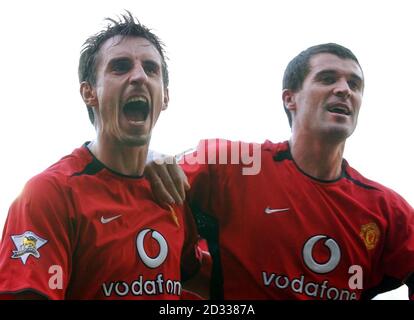 Manchester United's Roy Keane celebrates with team-mate Gary Neville (left), after scoring against Leeds United during their Barclaycard Premiership match at Elland Road, Leeds. Manchester United won  1-0.   THIS PICTURE CAN ONLY BE USED WITHIN THE CONTEXT OF AN EDITORIAL FEATURE. NO WEBSITE/INTERNET USE UNLESS SITE IS REGISTERED WITH FOOTBALL ASSOCIATION PREMIER LEAGUE. Stock Photo