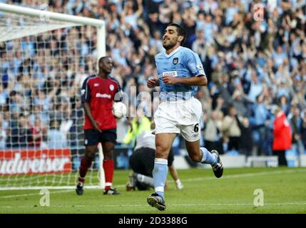 Manchester City's Claudio Reyna celebrates scoring against Bolton Wanderers during their Barclaycard Premiership match at the City of Manchester Stadium, Manchester. Manchester City won 6-2.   THIS PICTURE CAN ONLY BE USED WITHIN THE CONTEXT OF AN EDITORIAL FEATURE. NO WEBSITE/INTERNET USE UNLESS SITE IS REGISTERED WITH FOOTBALL ASSOCIATION PREMIER LEAGUE. Stock Photo