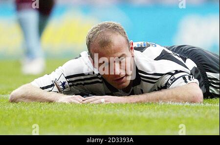 Newcastle United's Alan Shearer lies on the ground after a missed opportunity against Aston Villa during the Barclaycard Premiership match at St James' Park, Newcastle.  THIS PICTURE CAN ONLY BE USED WITHIN THE CONTEXT OF AN EDITORIAL FEATURE. NO WEBSITE/INTERNET USE UNLESS SITE IS REGISTERED WITH FOOTBALL ASSOCIATION PREMIER LEAGUE. Stock Photo