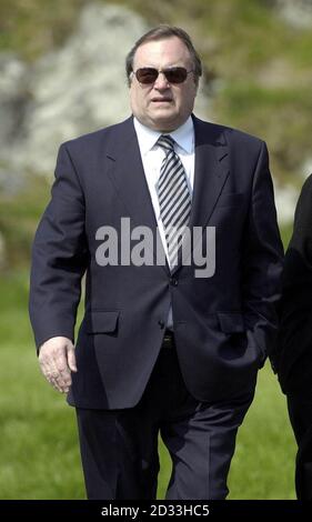 Deputy Prime Minister John Prescott arrives for a memorial service at Iona Abbey to mark the 10th anniversary of the death of John Smith, who died aged 55, after suffering a heart attack in his central London flat.  Mr Smith - a former leader of the Labour party -  is buried on the Hebridean island, close to its historic abbey. Stock Photo