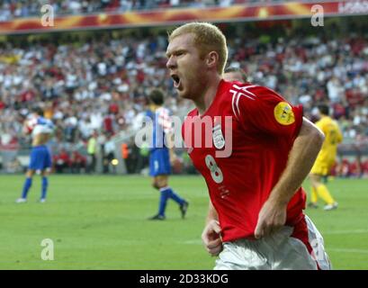 England's Paul Scholes celebrates scoring against Croatia  during the Euro 2004, first round, group B match at the Estadio de Luz in Lisbon, Portugal. Stock Photo