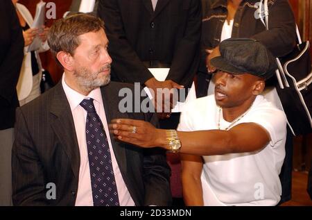 Home Secretary David Blunkett listens to Asha Senator  (right) making a point, as the pair joined a large group of youngsters meeting to discuss black youth unemployment, replica weapons, and fear of crime, at the Lambeth Town Hall, in Brixton, south London Stock Photo