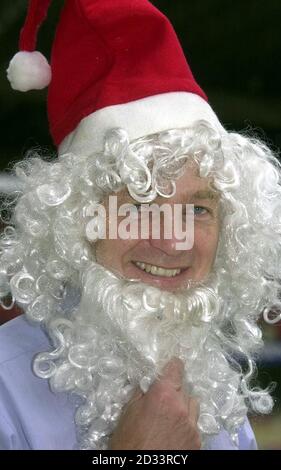 Guess the Santa? at the Chinaswamy Stadium, Bangalore. Sky cricket commentator and former England batsman David Gower. Stock Photo