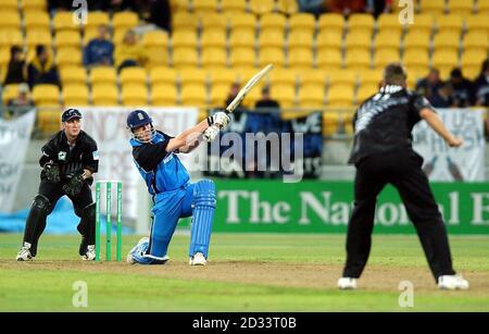 England cricket coach Duncan Fletcher at the WestpacTrust Stadium in  Wellington, New Zealand, during their net session, ahead of tomorrow's  second one-day international against New Zealand Stock Photo - Alamy