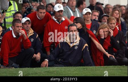 L-R: Jesper Parnevik, Paul McGinley, Sergio Garcia, Mark James, European captain Sam Torrance, wife Suzanne and Eimear Montgomerie (far right) watch as European Ryder Cup player Bernhard Langer misses a putt on the 18th hole to halve his match with partner Colin Montgomerie against American duo Phil Mickelson and David Toms. Stock Photo