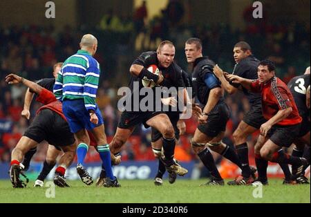 Wales' Scott Quinnell breaks from the back of the scrum in the final move of the game, during his last International appearance in the friendly match against Canada at the Millennium Stadium, Cardiff. Stock Photo