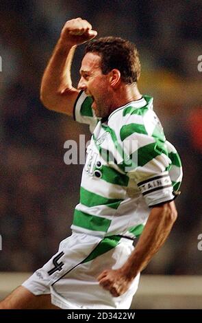 Celtic's Paul Lambert celebrates scoring the second goal against VFB Stuttgart during the UEFA Cup, fourth round, first leg match at Celtic Park Stadium, Glasgow, Scotland. Stock Photo