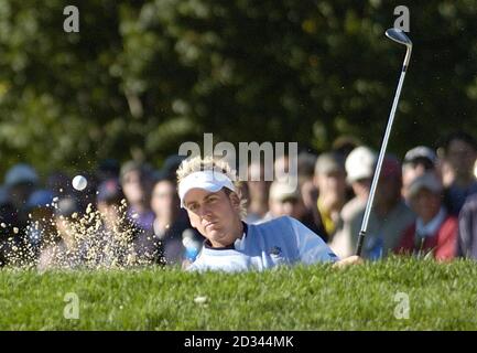 European Ryder Cup player Ian Poulter plays out of a bunker on the 6th hole, during the 35th Ryder Cup at Oakland Hills Country Club, Bloomfield Township, Michigan, Saturday, September 18, 2004.  Stock Photo