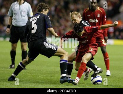 Liverpool's Luis Garcia (R) is challenged by Roland Juhasz of Anderlecht for the ball, during the UEFA Champions League Group G match at Anfield, Liverpool, Tuesday November 1, 2005. PRESS ASSOCIATION Photo. Photo credit should read: Phil Noble/PA. THIS PICTURE CAN ONLY BE USED WITHIN THE CONTEXT OF AN EDITORIAL FEATURE. NO WEBSITE/INTERNET USE UNLESS SITE IS REGISTERED WITH FOOTBALL ASSOCIATION PREMIER LEAGUE. Stock Photo