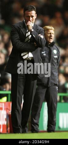 Livingston's manager Paul Lambert (L) watches his team alongside Celtic's manager Gordon Strachan during the Bank of Scotland Scottish Premier League match at Celtic Park, Glasgow, Monday December 26, 2005. PRESS ASSOCIATION Photo. Photo credit should read: Andrew Milligan/PA **EDITORIAL USE ONLY** **EDITORIAL USE ONLY** Stock Photo