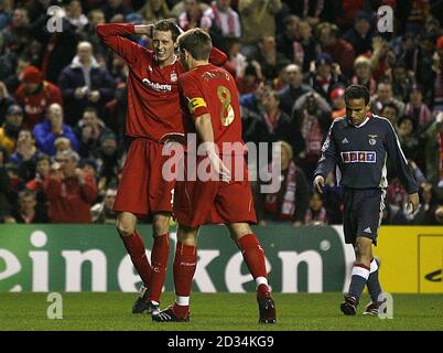 Liverpool's Peter Crouch (L) shows his dejection after a missed chance against Benfica during the UEFA Champions League second leg match at Anfield Stadium, Liverpool, Wednesday March 8, 2006. PRESS ASSOCIATION Photo. Photo credit should read: Peter Byrne/PA. Stock Photo