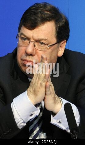 Taoiseach Brian Cowen gives his reaction to today's reports on the banking crisis at Government Buildings in Dublin. Stock Photo