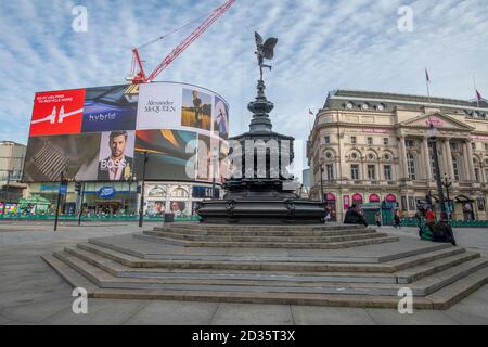 Westminster, London, UK. 7 October 2020. A Mackerel sky over a quiet Piccadilly Circus devoid of tourists, a harbinger of wet weather later in the day. Credit: Malcolm Park/Alamy Live News.