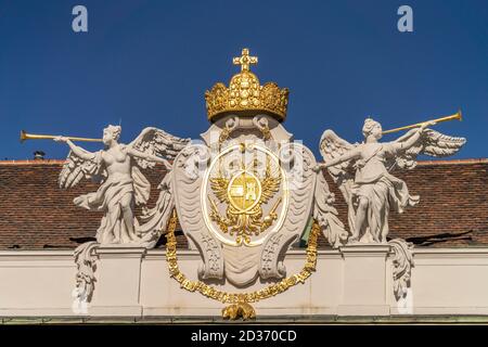 Wappen am Reichskanzleitrakt  der Hofburg in Wien, Österreich, Europa  |  Coat of arms, Imperial Chancellery Wing, Hofburg Palace, Vienna, Austria, Eu Stock Photo