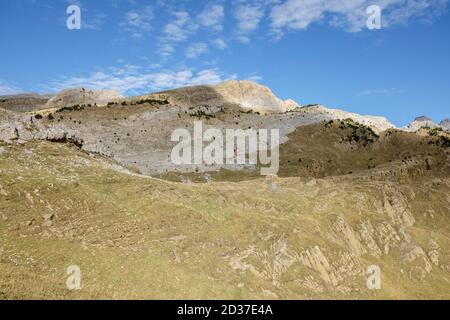 Alto de Budogia (2367 mts), Mesa de los Tres Reyes (2448 mts),Hoya de la Solana, Parque natural de los Valles Occidentales, Huesca, cordillera de los Stock Photo