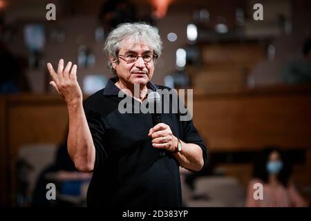 Bologna, Italy. 07th Oct, 2020. Italian physicist Carlo Rovelli presents his latest book 'Helgoland' at Aula Magna Santa Lucia of Bologna University on October 07, 2020 in Bologna, Italy. Credit: Massimiliano Donati/Alamy Live News Stock Photo