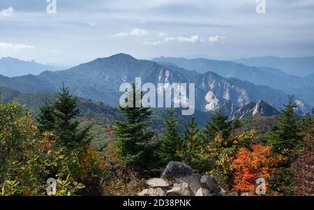 Autumn colors in Seorak Mountain, South Korea (Seoraksan) Stock Photo