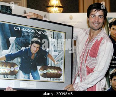 Puerto Rican singer and actor Chayanne, born Elmer Figueroa Arce, shows the cover of his latest album 'Sincero' during a press conference in Buenos Aires, Argentina, March 8, 2004. Chayanne announced a North American tour that will take him across the United States through April, 2004. REUTERS/Enrique Marcarian  EM