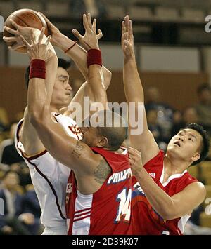 Philippines Espino And Taulava Defend Against China S Yao Ming During Asian Games Basketball In Pusan Stock Photo Alamy Philippines Espino And Taulava Defend Against China S Yao Ming During Asian Games Basketball In Pusan Stock Photo Alamy