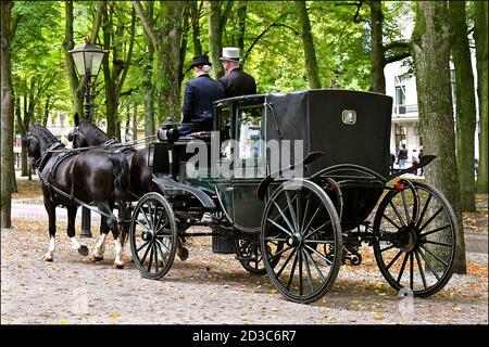 Enclosed horse drawn carriage hi-res stock photography and images