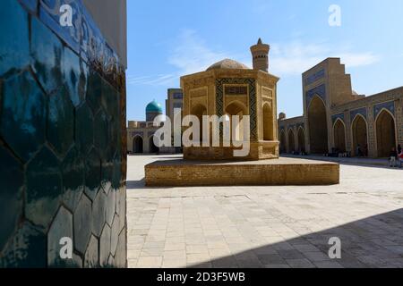 Inner courtyard of the Kalyan Mosque, part of the Po-i-Kalyan Complex in Bukhara, Uzbekistan Stock Photo