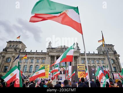 Berlin, Germany. 08th Oct, 2020. The Iranian exile community demonstrates in front of the Reichstag shortly before the 'World Day against the Death Penalty on October 10. These are the pictures of people who are currently sentenced to death in Iran and are waiting for their execution. With the protest rally, the National Resistance Council of Iran (NWRI) demands to stop the massacres of the demonstrators and to point out the urgent danger of execution of political prisoners. Credit: Annette Riedl/dpa/Alamy Live News Stock Photo