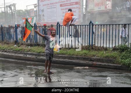 Kolkata, India. 08th Oct, 2020. A BJP (Bhartiya Janta Party) worker holds a BJP flag while chanting slogans during the demonstration.Thousands of BJP (Bhartiya Janta Party) members and workers organised a protest against the murder of one of their party members. Credit: SOPA Images Limited/Alamy Live News Stock Photo