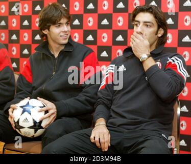 European club champion AC Milan's Kaka (L) of Brazil chats with Rui Manuel Cesar Costa of Portugal during a news conference in Yokohama, south of Tokyo December 12, 2003. AC Milan will play against Boca Juniors of Argentina in European-South American Cup club soccer championship in Yokohama on Sunday. REUTERS/Issei Kato  IK/CP