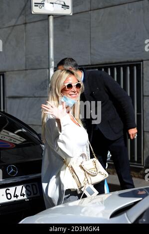 Milan, Diletta Leotta returns home with a driver after work Diletta Leotta goes to work on the radio, and at the end she returns home with the driver. Stock Photo