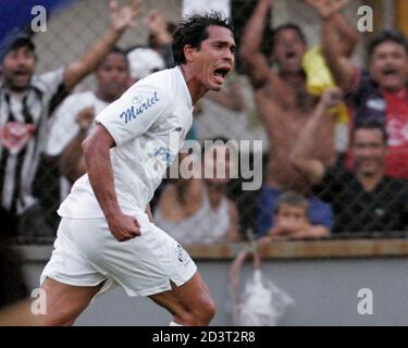 Santos Fc S Giovanni Celebrates After Scoring His Team S Third Goal Against Corinthians In The Second Half Of Their Brazilian Championship Match In The Port City Of Santos July 31 05 Santos Fc