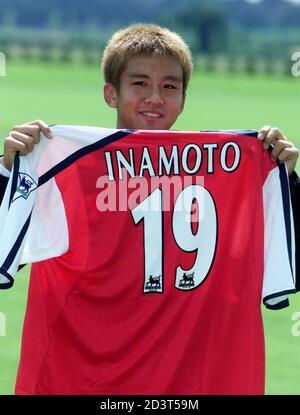 Japanese Footballer Junichi Inamoto Holds His Team Strip After Signing For Arsenal Football Club July 23 01 Inamoto 21 Signed With Arsenal As A Midfielder After Playing For Gamba Osaka Stock Photo Alamy