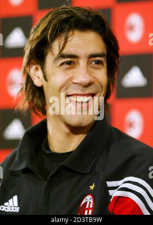 European club champion AC Milan's Rui Manuel Cesar Costa of Portugal smiles during a news conference in Yokohama, south of Tokyo December 12, 2003. AC Milan will play against Boca Juniors of Argentina in European-South American Cup club soccer championship in Yokohama on Sunday. REUTERS/Issei Kato  IK/CP