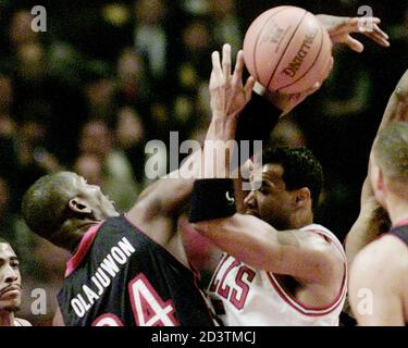 Charles oakley raptors hi-res stock photography and images - Alamy