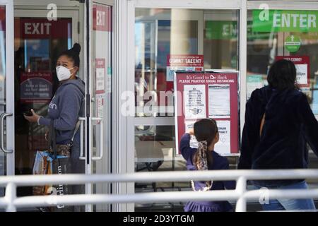 (201008) -- NEW YORK, Oct. 8, 2020 (Xinhua) -- Notices of COVID-19 preventive measures are seen at the entrance of a pharmacy at Rego Park of Queens, a COVID-19 hotspot area in New York, the United States, on Oct. 8, 2020. The latest coronavirus positivity rate in the 20 hotspot ZIP codes in Queens, Brooklyn, Orange and Rockland counties in New York State was 5.8 percent, more than five times the statewide positivity rate excluding these ZIP codes which stood at 1.01 percent, tweeted Governor Andrew Cuomo on Thursday. Shutdowns of non-essential businesses, schools and social gatherings in thos Stock Photo