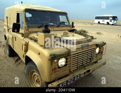 A British army Land Rover in desert colours Stock Photo - Alamy